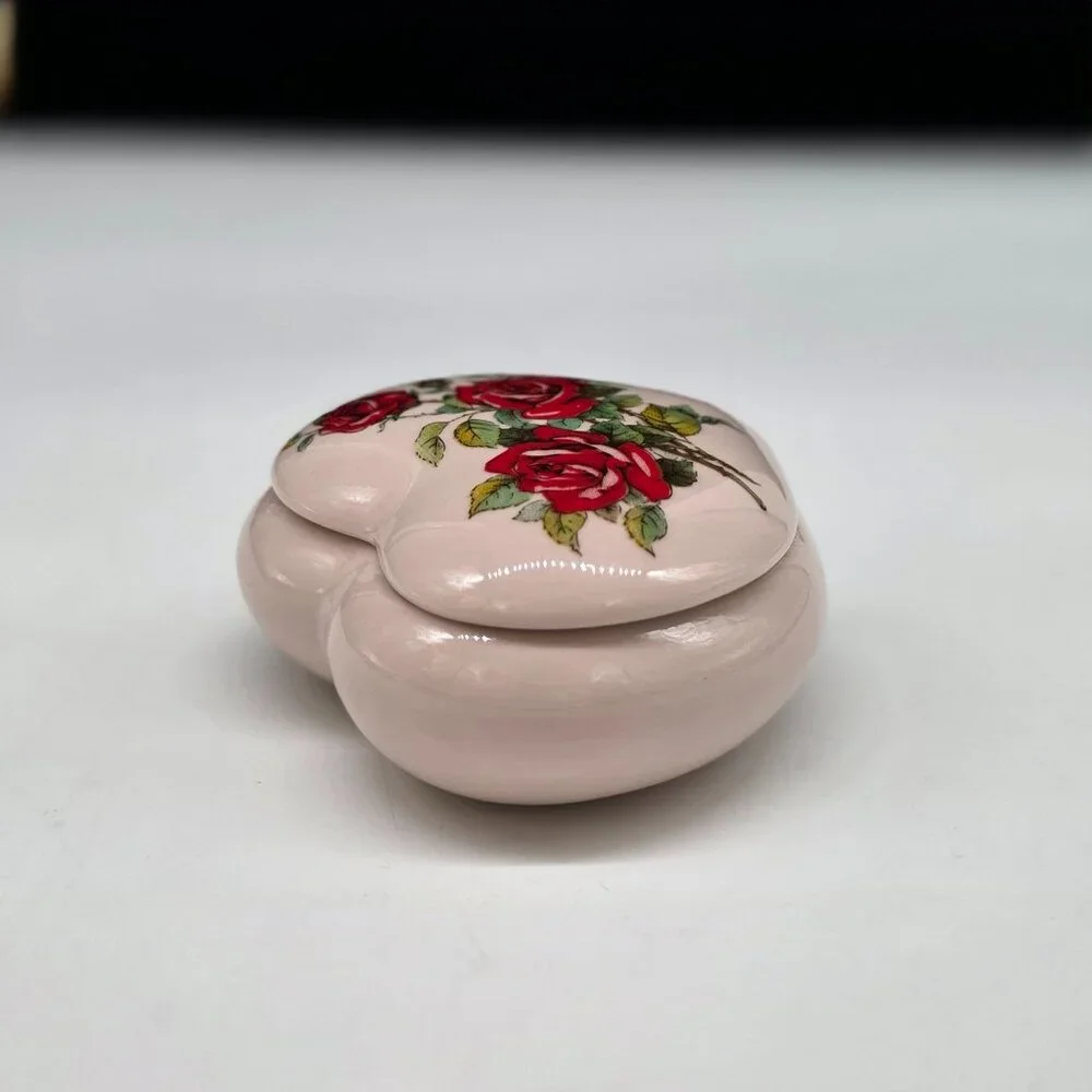 Heart-Shaped Ceramic Trinket Box With Red Rose Design For Jewelry Or Keepsakes